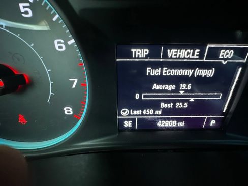 Used 2023 Chevrolet Traverse LT FWD image 28