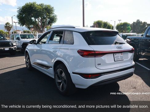 Used 2025 Audi Q6 e-tron Premium Plus w/ Premium Plus AWD/4WD image 3
