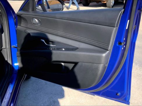 Used 2025 Hyundai Elantra Limited image 23