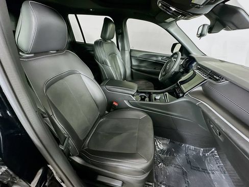 Certified 2023 Jeep Grand Cherokee Altitude AWD/4WD image 39