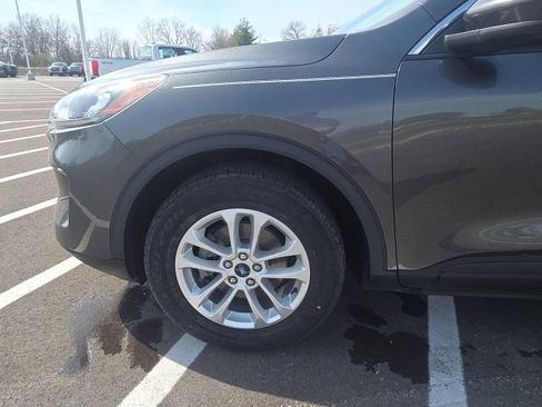 Used 2020 Ford Escape SE image 17