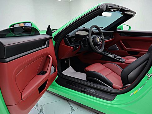 Used 2025 Porsche 911 Carrera GTS RWD image 38