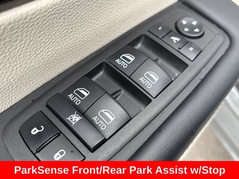 Used 2023 Chrysler Pacifica Limited AWD/4WD image 24