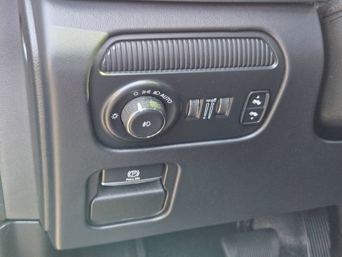 Used 2022 Jeep Grand Wagoneer Series II AWD/4WD image 12