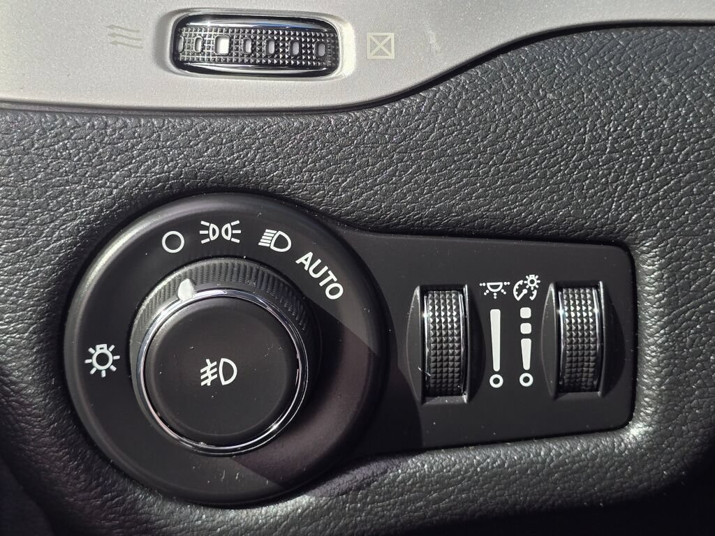 Used 2016 Jeep Cherokee Trailhawk w/ Leather Interior Group AWD/4WD image 20