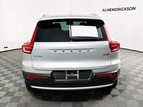 Used 2025 Volvo XC40 B5 Core image 4