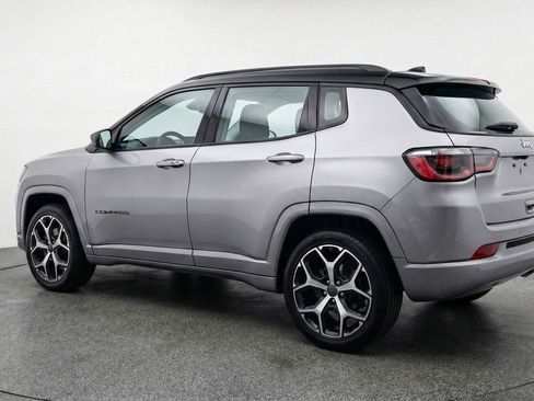 Used 2025 Jeep Compass Limited image 6