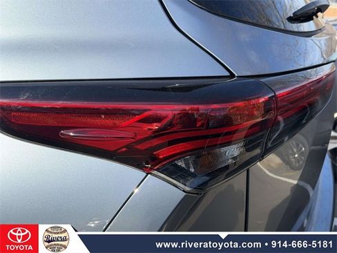 Used 2022 Toyota Highlander XLE image 10