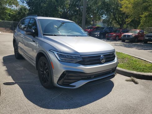 Used 2022 Volkswagen Tiguan SE R-Line FWD image 2