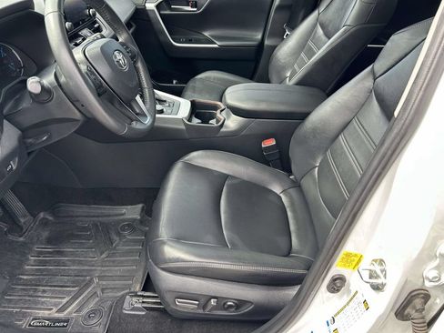 Used 2019 Toyota RAV4 Limited AWD/4WD image 16