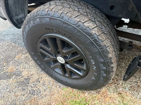 Used 2016 Nissan Frontier SV image 9