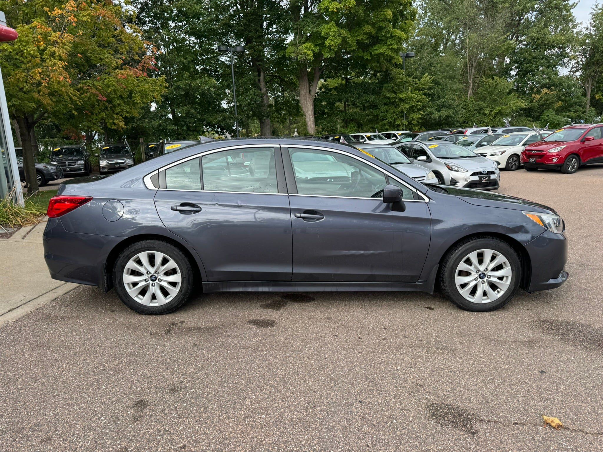 Used 2017 Subaru Legacy 2.5i Premium w/ Moonroof Package AWD/4WD image 8