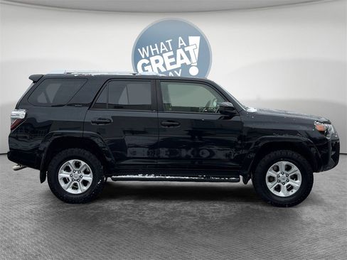 Used 2015 Toyota 4Runner SR5 image 2