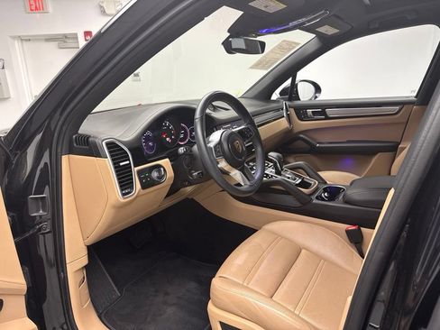 Certified 2022 Porsche Cayenne Platinum Edition AWD/4WD image 12