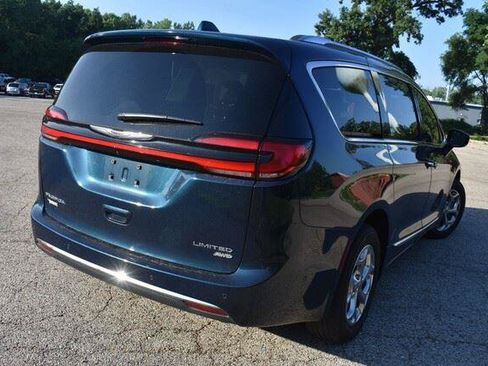 Used 2021 Chrysler Pacifica Limited w/ Uconnect Theater Family Group AWD/4WD image 8
