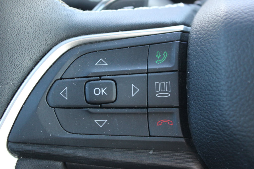 Used 2024 Jeep Grand Cherokee L Altitude AWD/4WD image 24