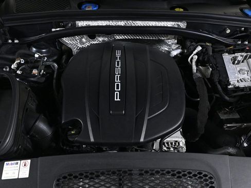 Certified 2021 Porsche Macan image 25