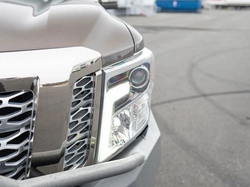 Used 2018 Nissan Titan Platinum Reserve w/ Platinum Utility Package AWD/4WD image 9