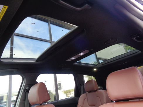 Used 2024 Kia Telluride SX image 17