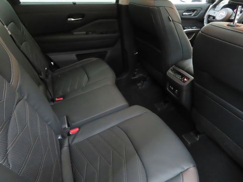 Used 2025 Nissan Pathfinder Platinum w/ Cargo Package image 24