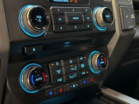 Used 2017 Ford F150 Raptor w/ Equipment Group 802A Luxury image 34