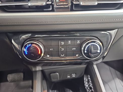 Certified 2024 Chevrolet TrailBlazer LT w/ LT Cold Weather Package FWD image 28
