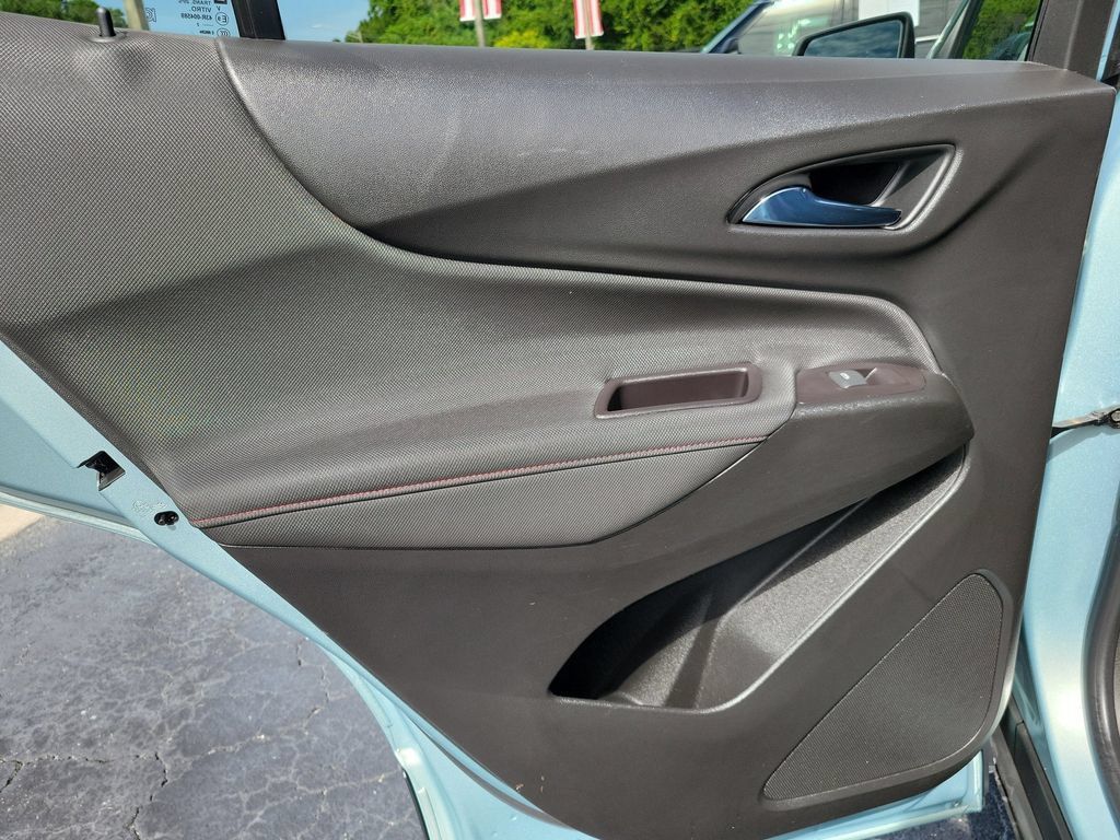 Used 2022 Chevrolet Equinox RS w/ Infotainment Package FWD image 13