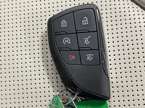 Used 2024 GMC Yukon Denali w/ Advanced Technology Package AWD/4WD image 10