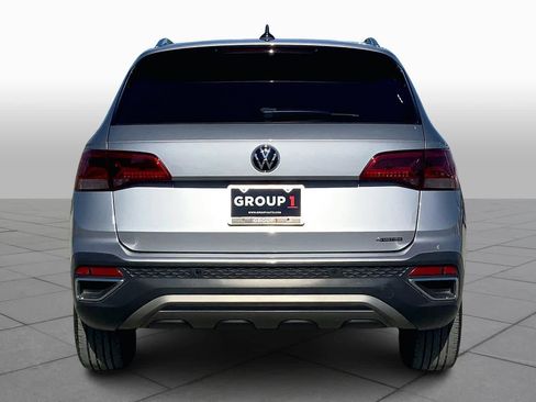 Used 2022 Volkswagen Taos SEL image 4