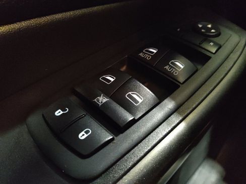 Used 2020 Jeep Cherokee Trailhawk w/ Cold Weather Group AWD/4WD image 27