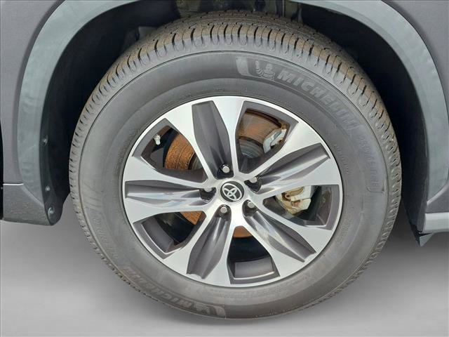 Used 2022 Toyota Highlander XLE FWD image 21