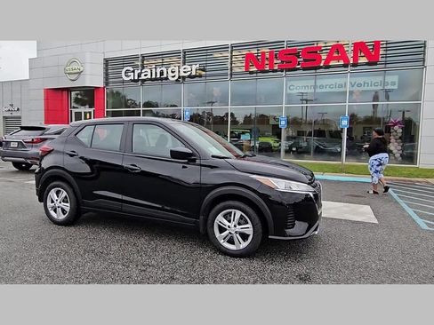 New 2025 Nissan Kicks Play S image 37