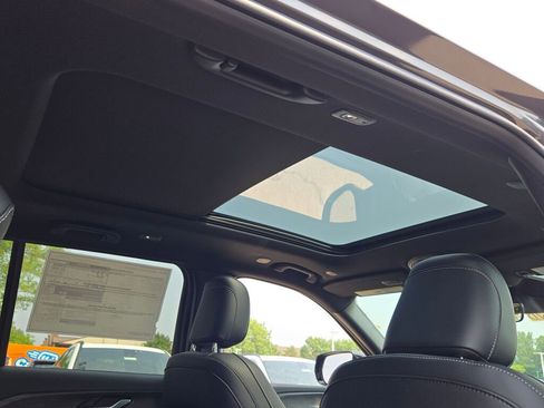 New 2025 Jeep Grand Cherokee Limited image 12