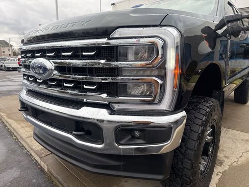 Used 2025 Ford F350 Lariat w/ FX4 Off-Road Package image 11