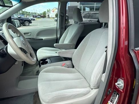 Used 2014 Toyota Sienna LE FWD image 15