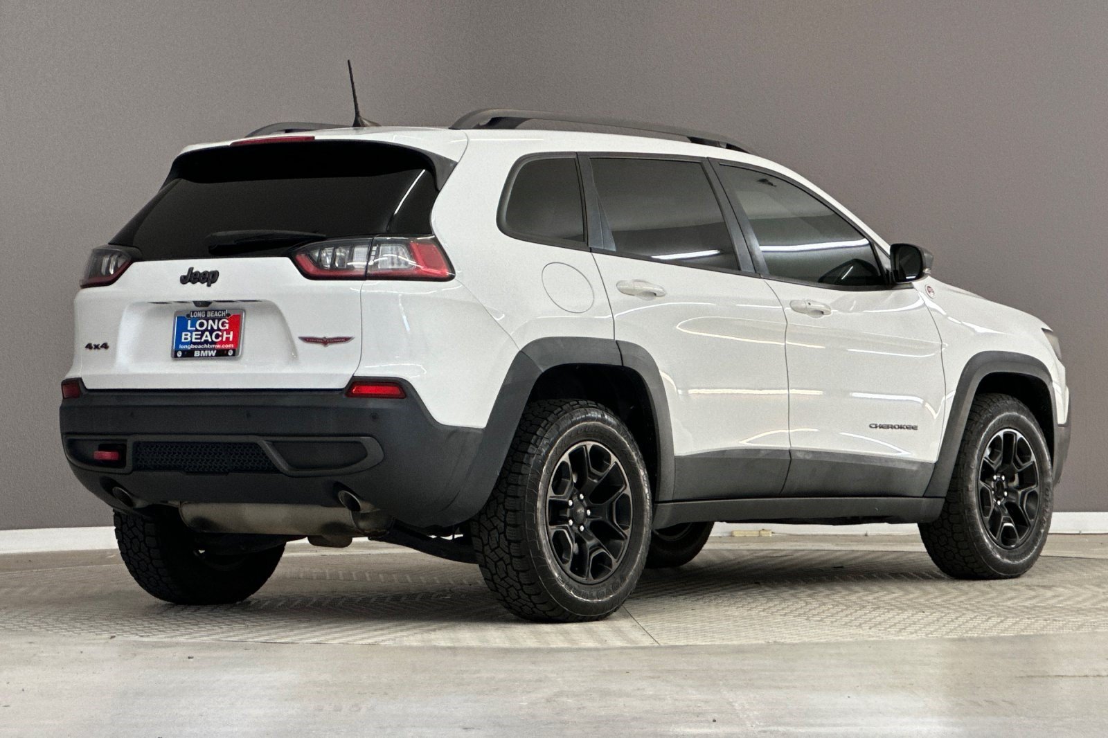 Used 2019 Jeep Cherokee Trailhawk AWD/4WD image 8