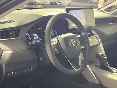 Used 2021 Toyota Venza XLE image 16