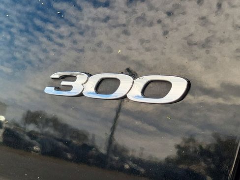 Used 2019 Chrysler 300 Touring w/ Sport Appearance Package image 8