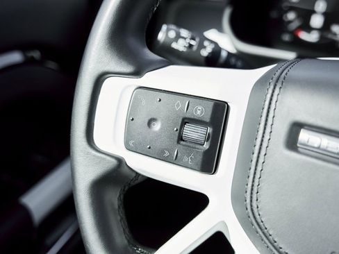 Used 2024 Land Rover Defender 110 SE image 66