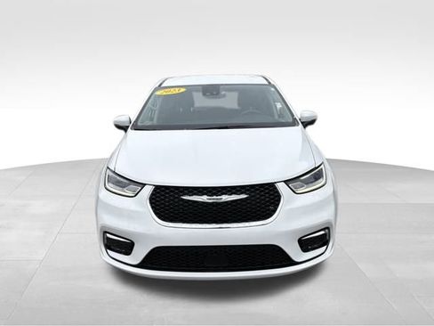 Used 2023 Chrysler Pacifica Touring-L image 7