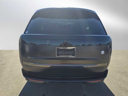 Used 2025 Land Rover Range Rover SV image 4