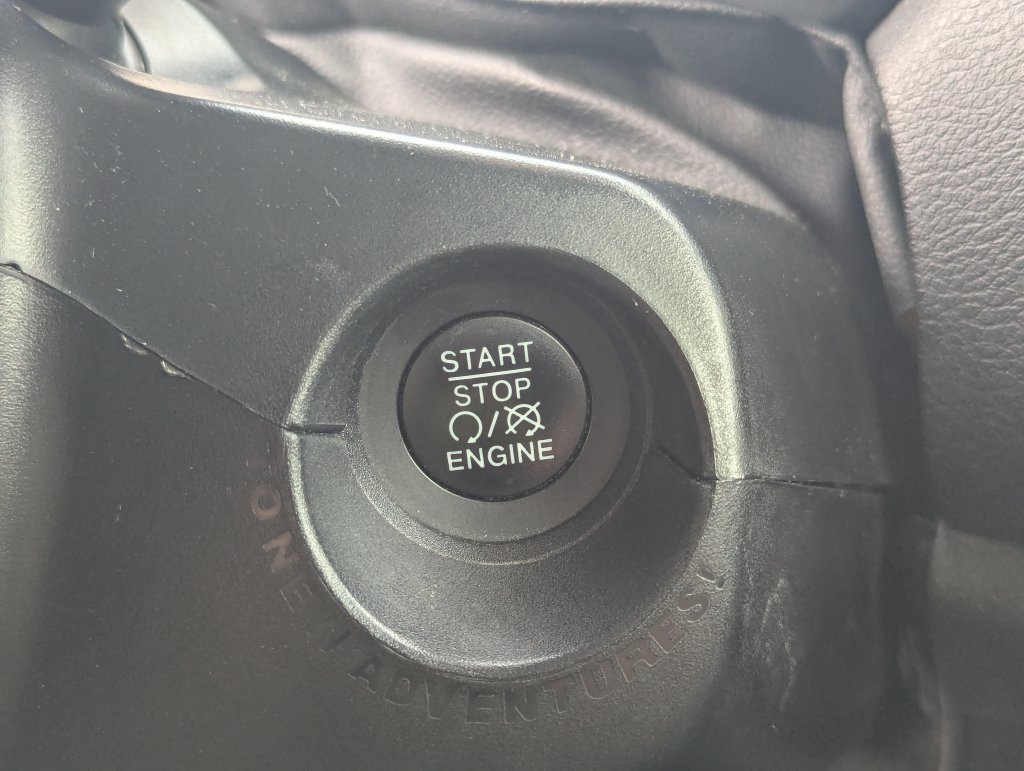 Used 2016 Jeep Renegade Latitude AWD/4WD image 17