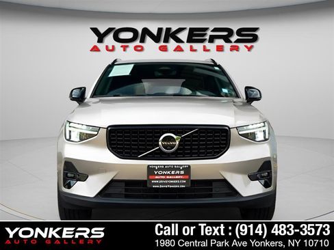 Used 2023 Volvo XC40 B5 Ultimate w/ Protection Package Premier image 11