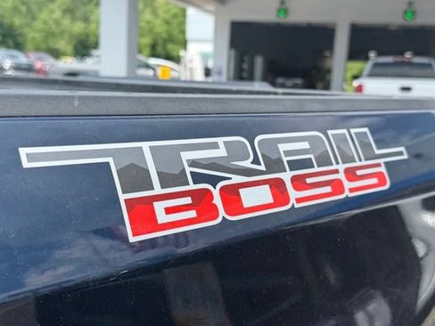 Used 2019 Chevrolet Silverado 1500 Custom Trail Boss w/ Custom Convenience Package AWD/4WD image 8