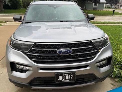 Used 2020 Ford Explorer XLT w/ Equipment Group 202A AWD/4WD image 1