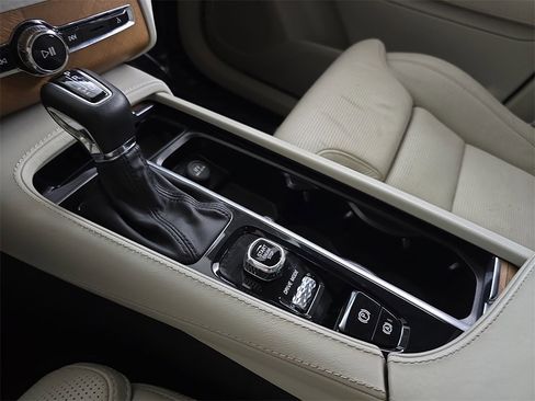 Used 2019 Volvo XC90 T6 Inscription w/ Protection Package Premier image 28