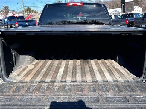 Used 2018 GMC Sierra 1500 SLT w/ Black Pack image 26