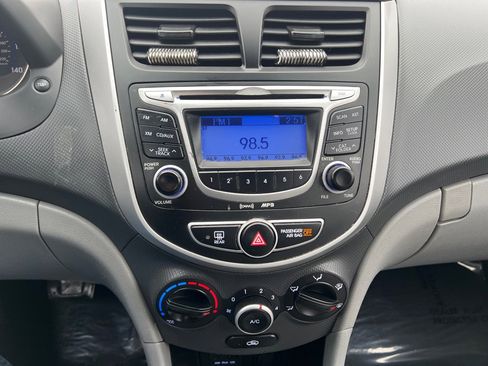 Used 2013 Hyundai Accent GLS FWD image 23