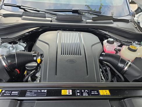 New 2025 Land Rover Range Rover SE image 31