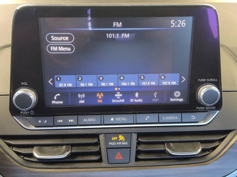 Used 2025 Nissan Altima 2.5 SV FWD image 25